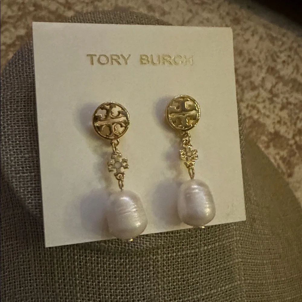 Tory Burch • Pearl gold drop dangle earrings $98